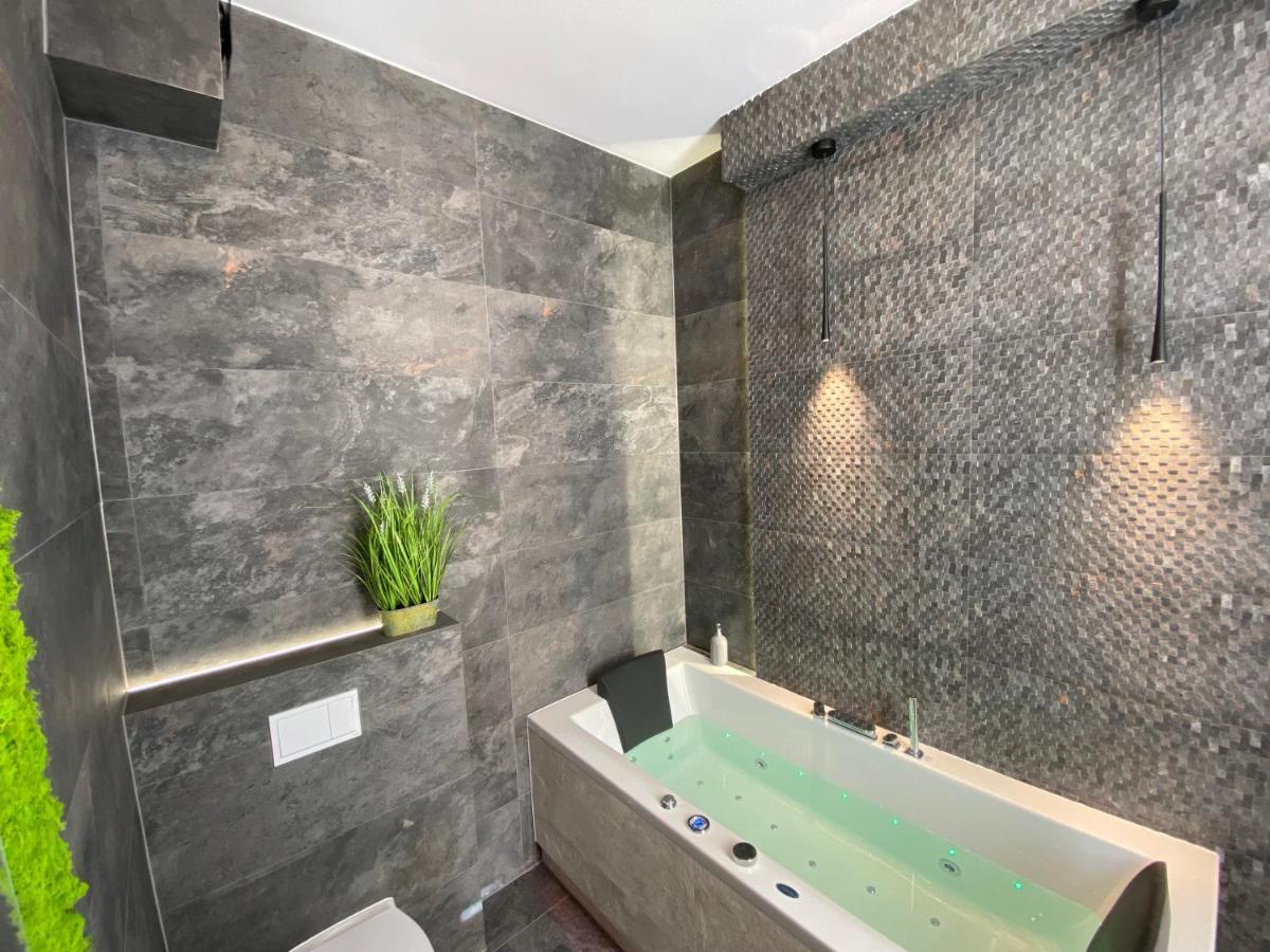 Apartament Bialy Z Jacuzzi Krakov Exteriér fotografie