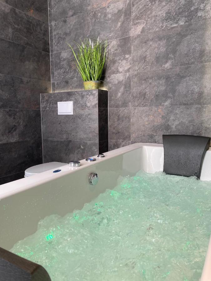 Apartament Bialy Z Jacuzzi Krakov Exteriér fotografie